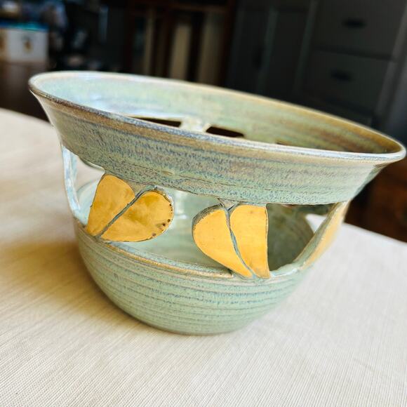 Vintage green textured Bowl Cutouts Gold leaf design signed studio art pottery - Picture 1 of 9